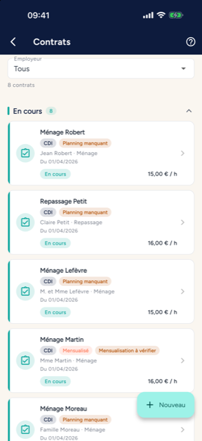 La liste des contrats CESU dans l'application Domilien sur iPhone, avec leur tarif horaire et leur &eacute;tat